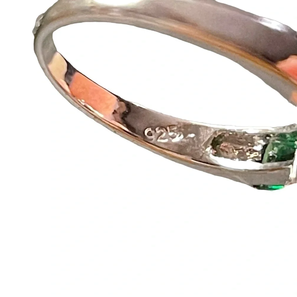 Emerald Green Sterling Silver 925 Emerald Cut Cubic Zirconia Ring Size‎ 8.75
